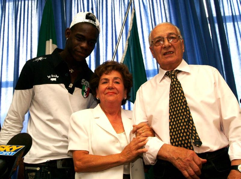 mario balotelli storia origini genitori