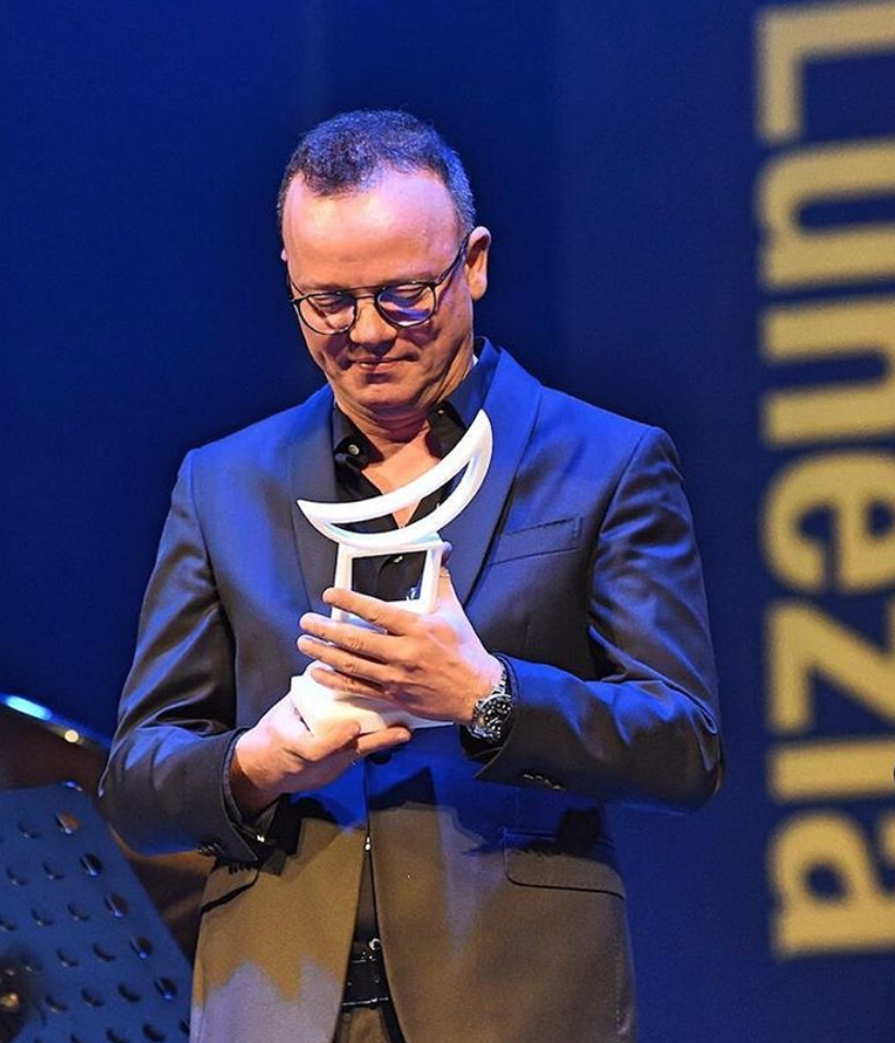 gigi d'alessio età altezza peso ex moglie figli vita privata