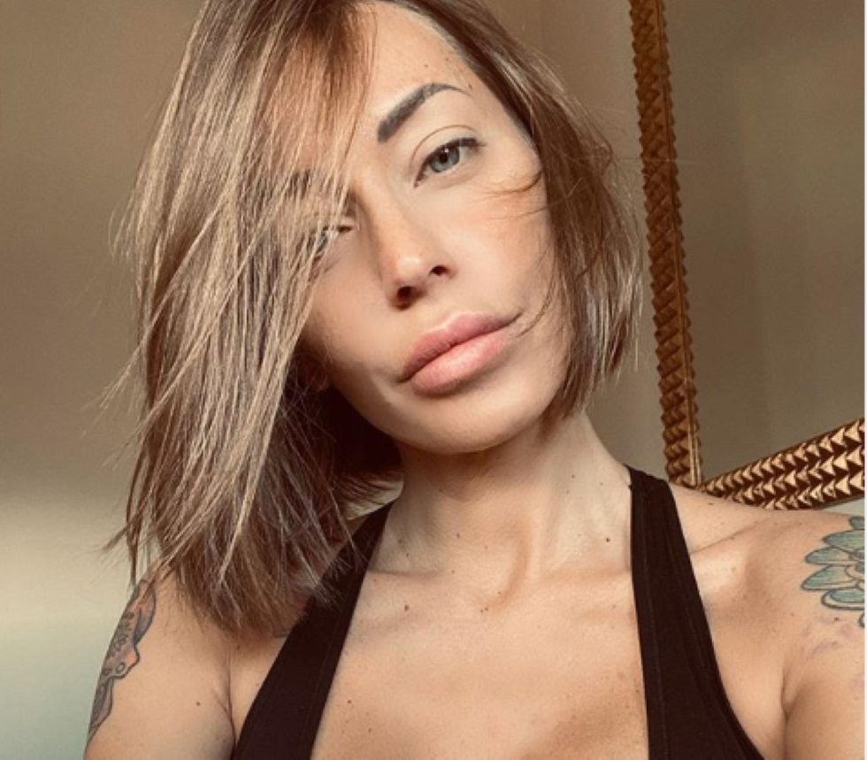 karina cascella instagram foto fisico décolleté