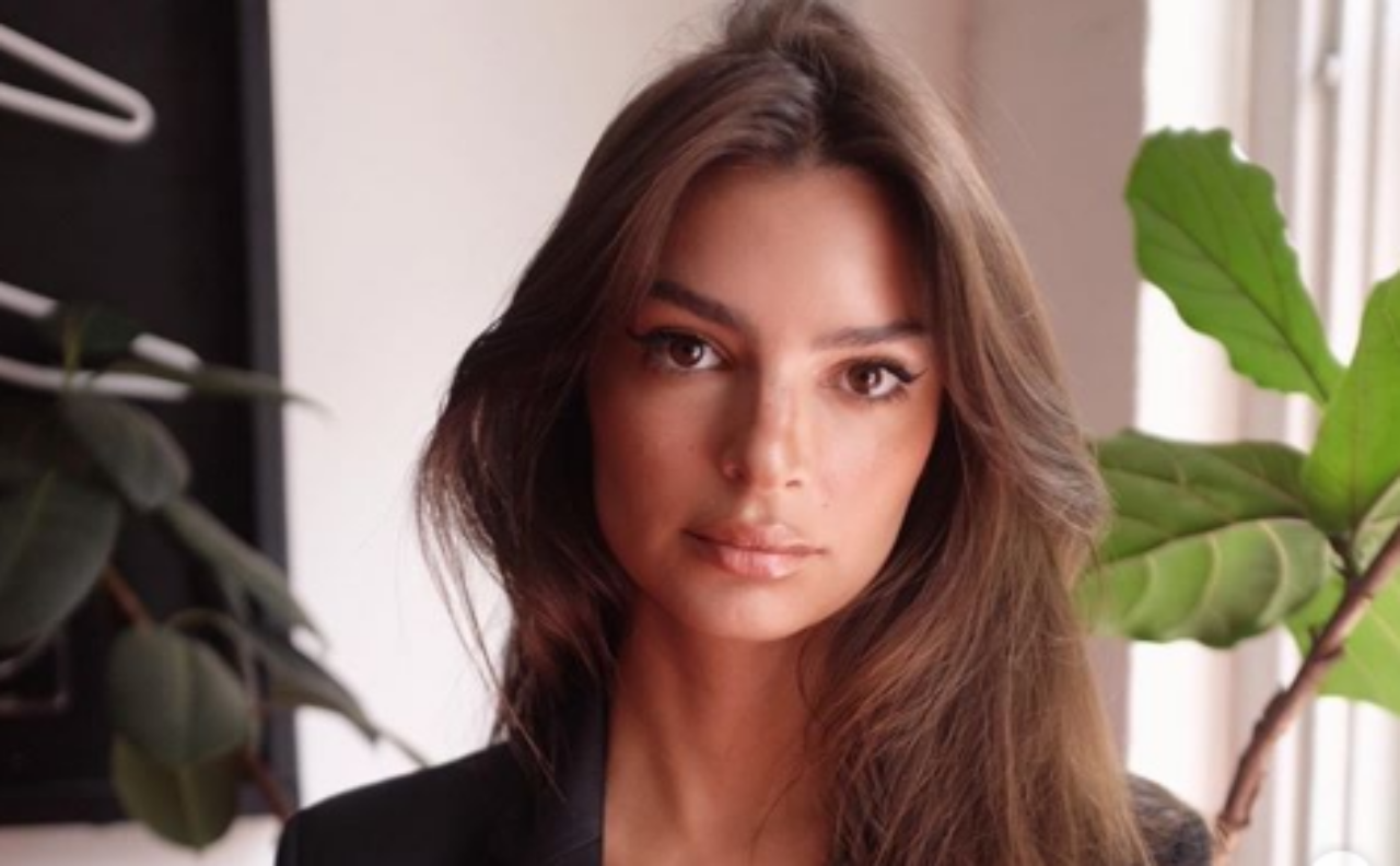 “Hey, si nota tutto”. Emily Ratajkowski, nuovi ‘argomenti’ per i fan