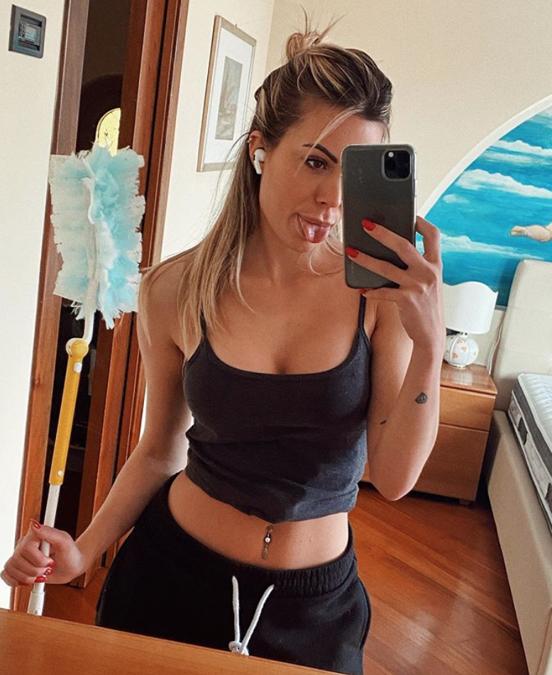 ludovica pagani instagram foto fisico casa