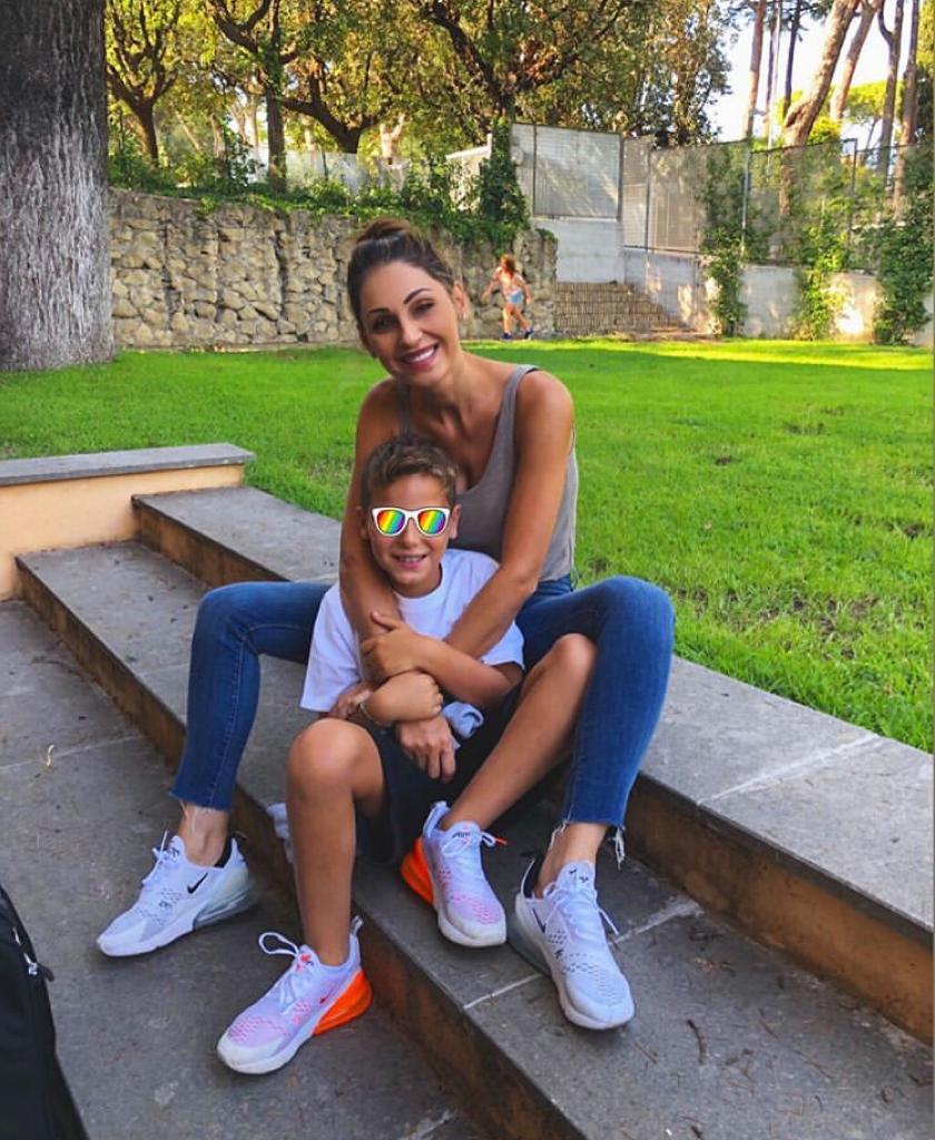 anna tatangelo instagram foto fisico gambe