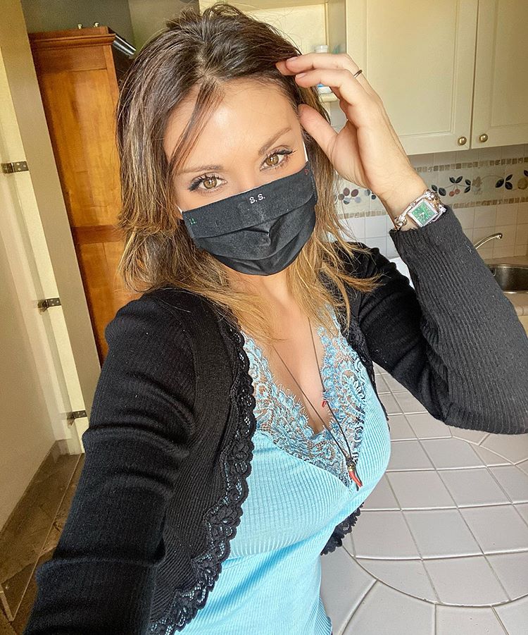 foto fisico sabrina salerno oggi