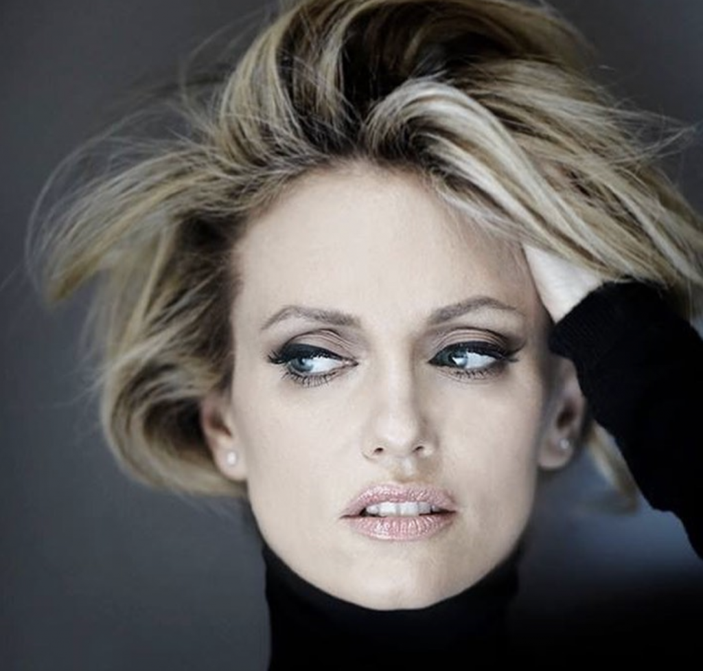 foto justine mattera fisico addome