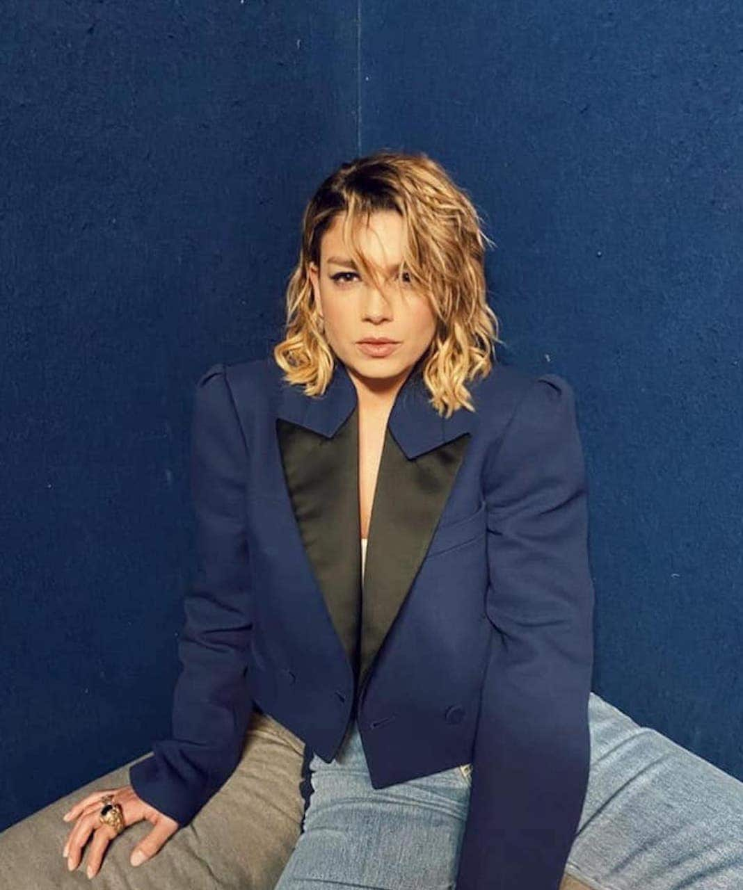 emma marrone foto fisico costume look