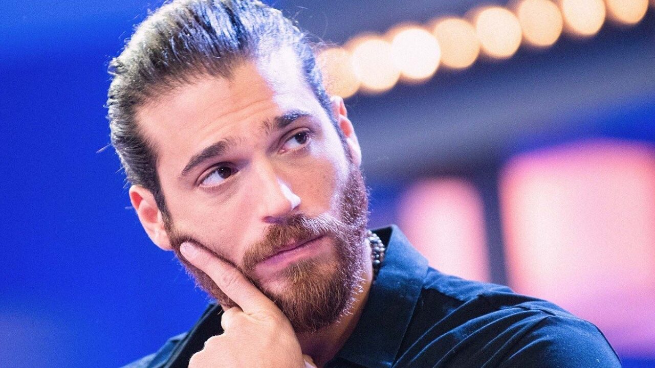 Can Yaman Ecco La Giovane Mamma Dell Attore Turco Sembrano Fratelli