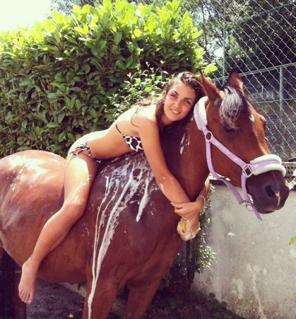 elettra lamborghini lutto morto cavallo