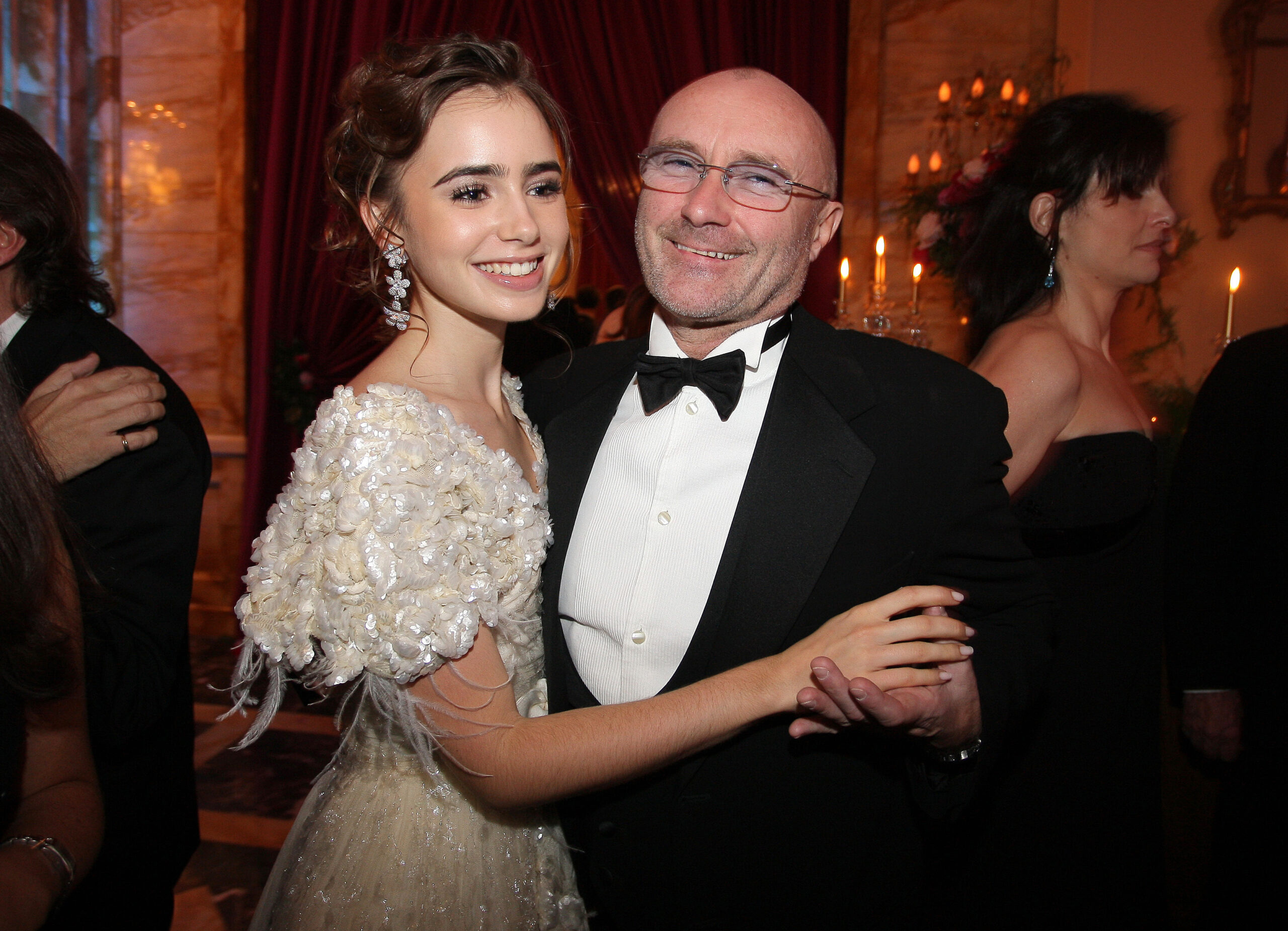 lily collins età altezza peso fidanzato padre emily in paris