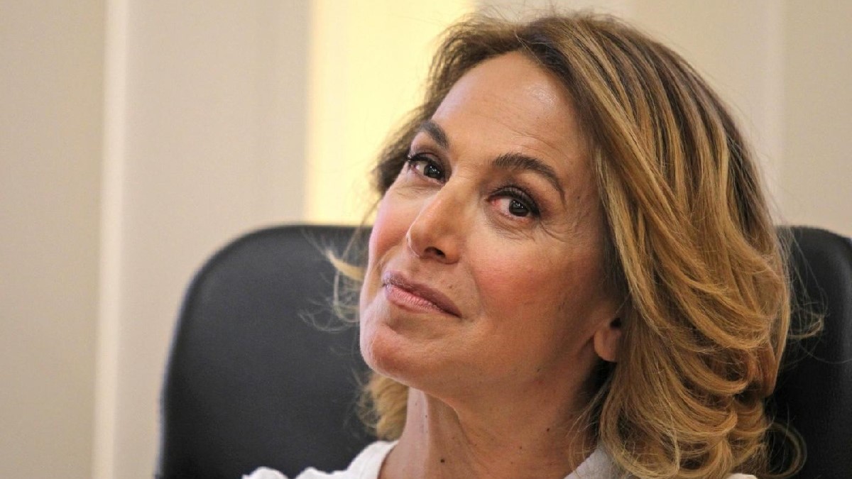 Odore di delusione per Barbara D’Urso: “Nessuna traccia del programma nei palinsesti Mediaset”