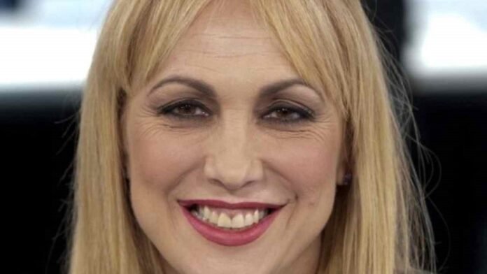 Alessandra-Celentano-età-altezza-peso-marito-figli-vita-privata alessandra celentano età altezza peso marito figli malattia vita privata