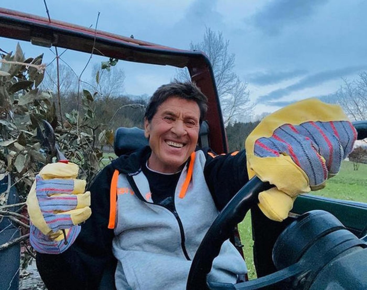 gianni morandi ricoverato foto ospedale come sta