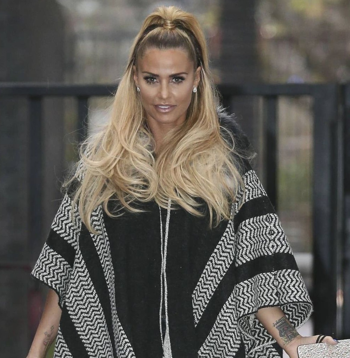 katie price interventi estetici rifatta foto