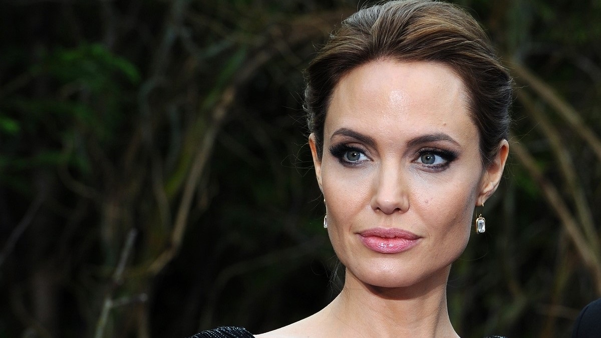 “Un lutto insopportabile”. Angelina Jolie non nasconde “il dolore per questa tragedia”