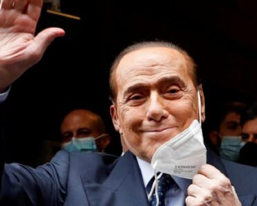 Silvio Berlusconi si sposa. La dolce notizia inaspettata, malumori in famiglia