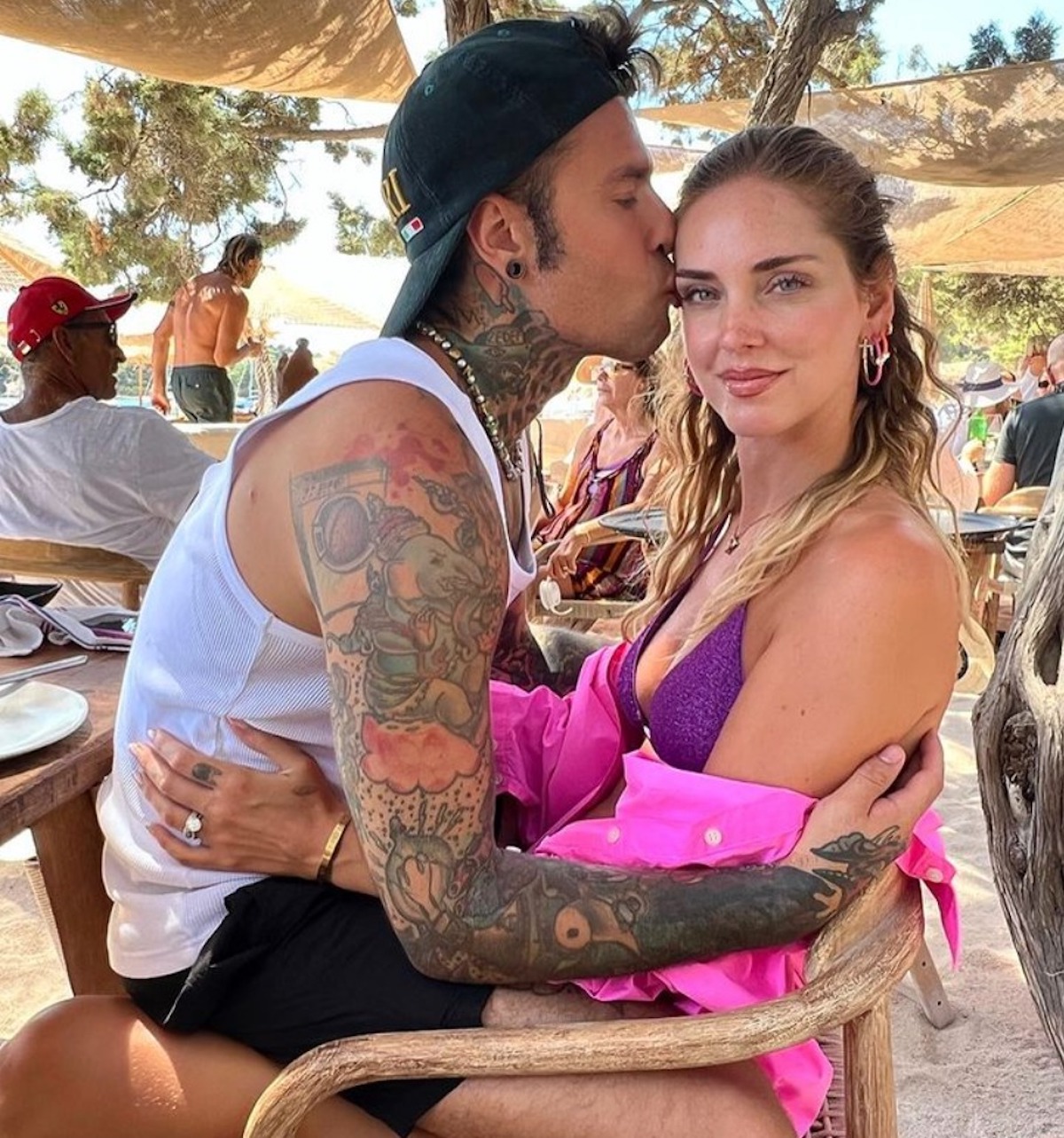 chiara ferragni foto topless barca