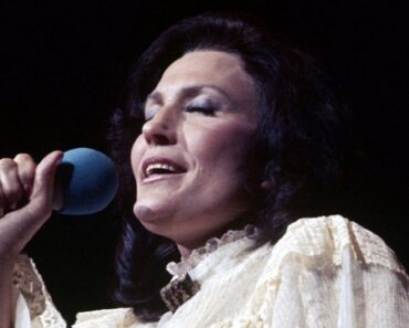 “Addio, regina”. Lutto nella musica, addio alla cantante unica: “È morta in pace”