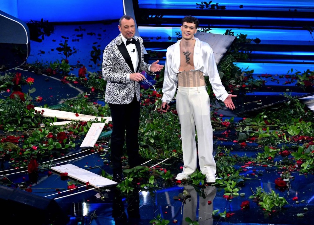 sanremo 2023 blanco perché distrutto palco fiori