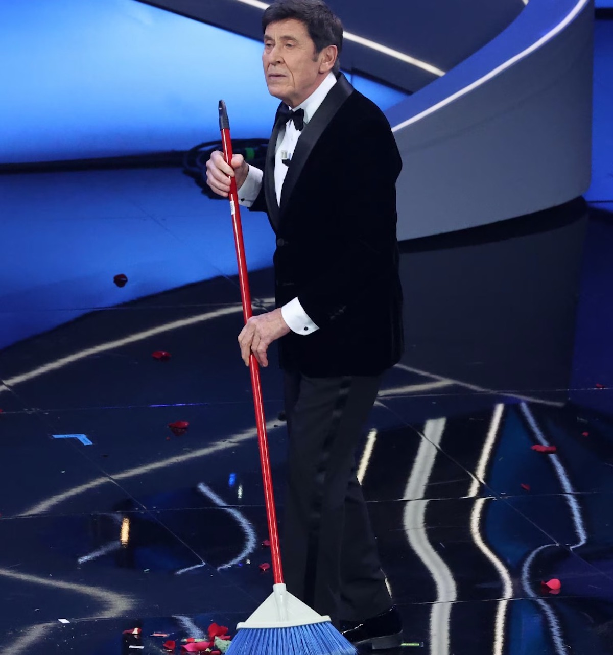 blanco palco distrutto sanremo 2023