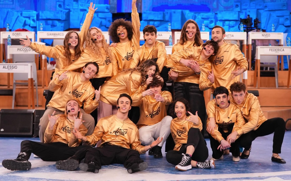 amici 22 semifinale rinviata