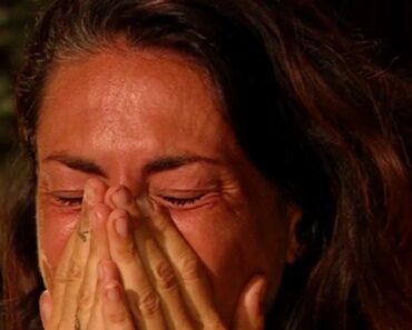 “Devo dirti una cosa”. Isola dei Famosi, Pamela Camassa in lacrime dopo il messaggio di Filippo Bisciglia